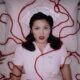 Olivia Rodrigo vestida de enfermera en el videoclip de The Cure