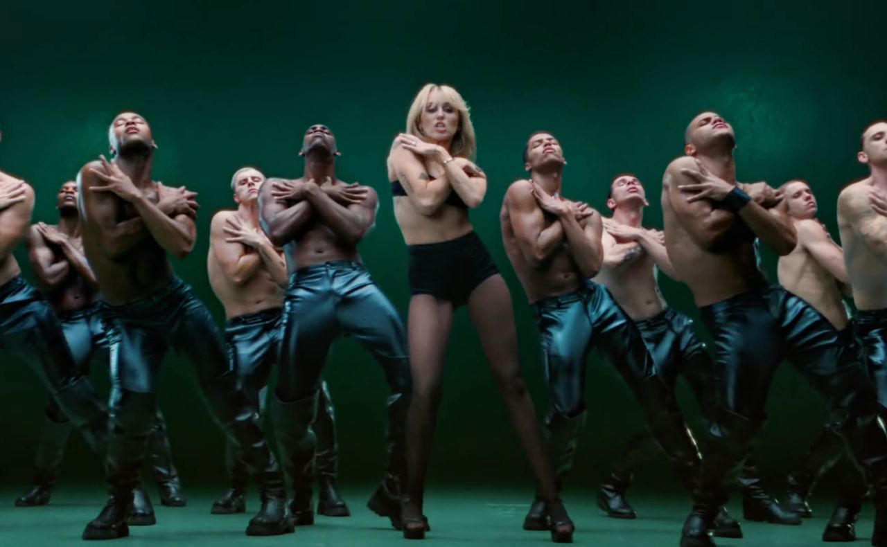 miley-bass-persuades
